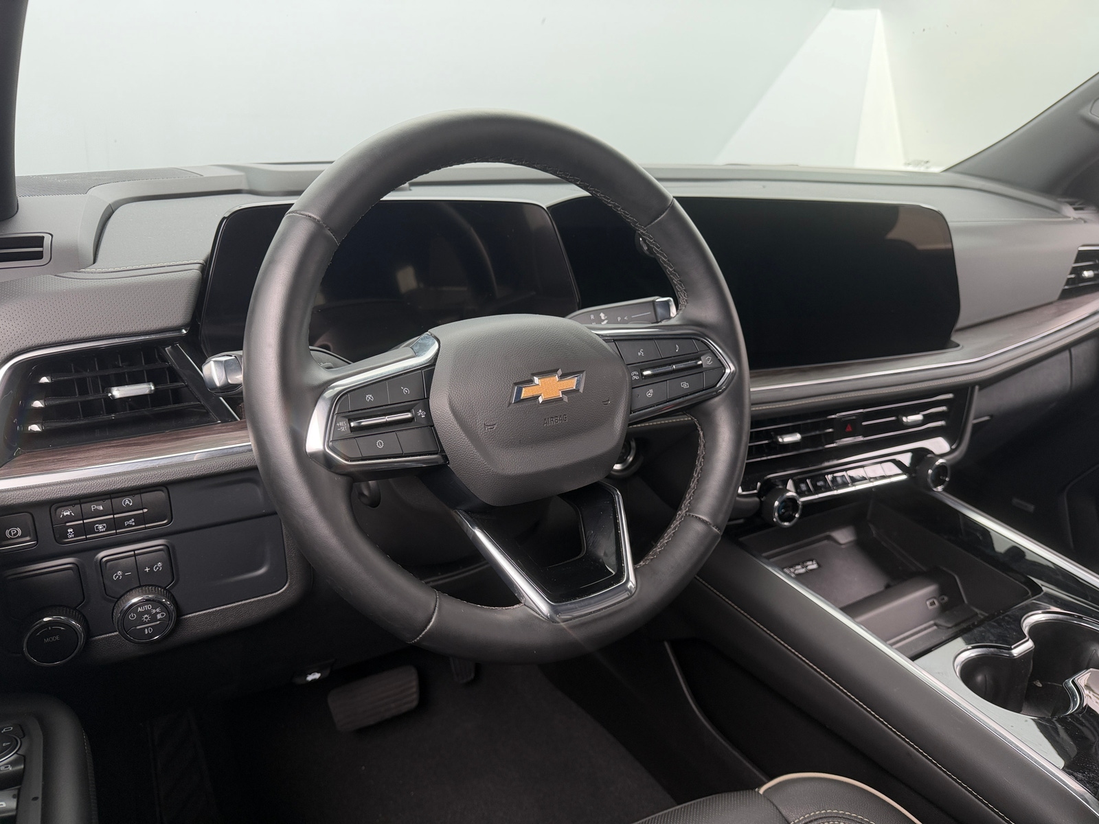 Thumbnail: 2025 Chevrolet Suburban - 4