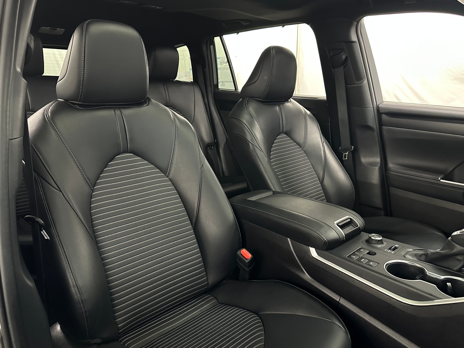 Thumbnail: 2025 Toyota Highlander - 2