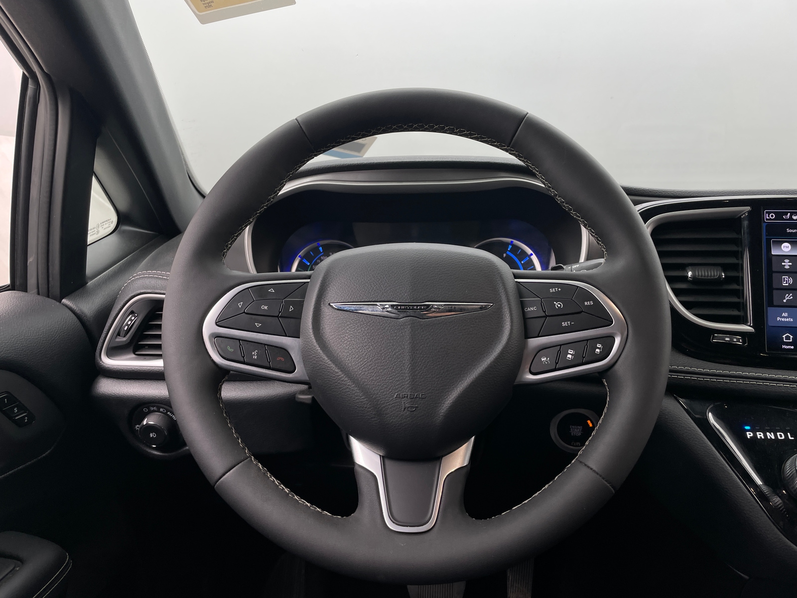 Thumbnail: 2025 Chrysler Pacifica - 4