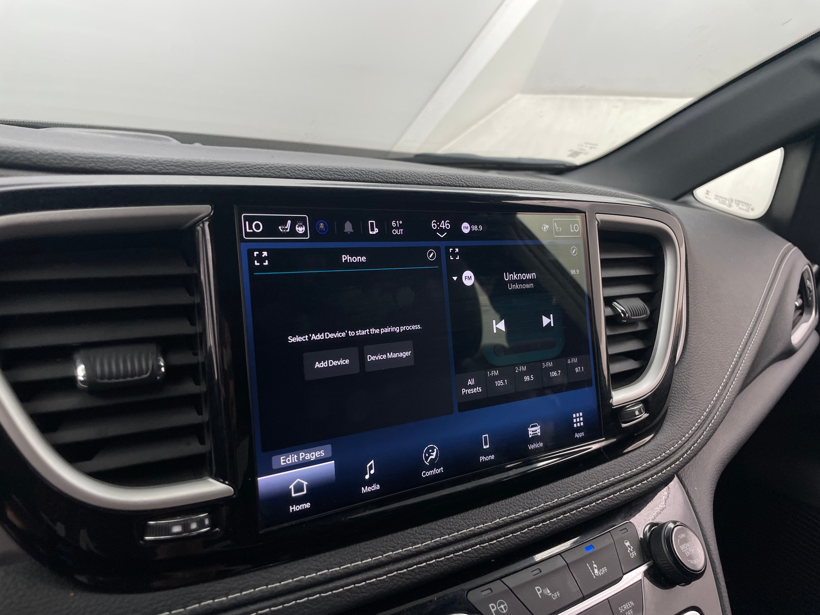 Thumbnail: 2025 Chrysler Pacifica - 3