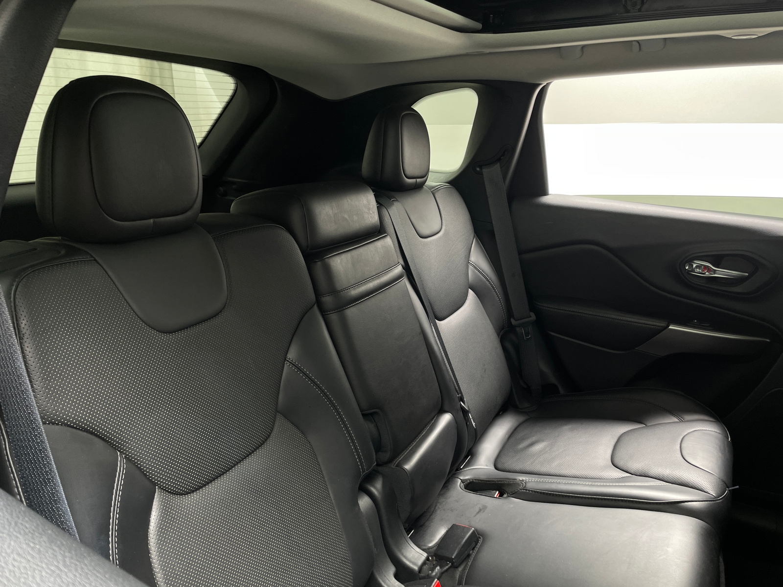 Thumbnail: 2019 Jeep Cherokee - 5