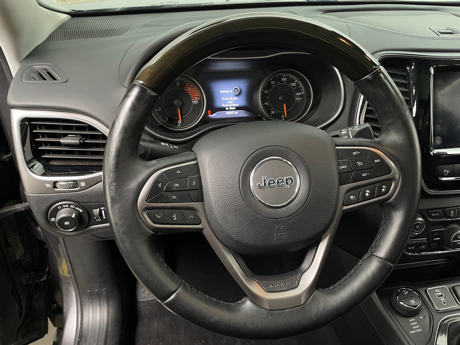 Thumbnail: 2019 Jeep Cherokee - 4