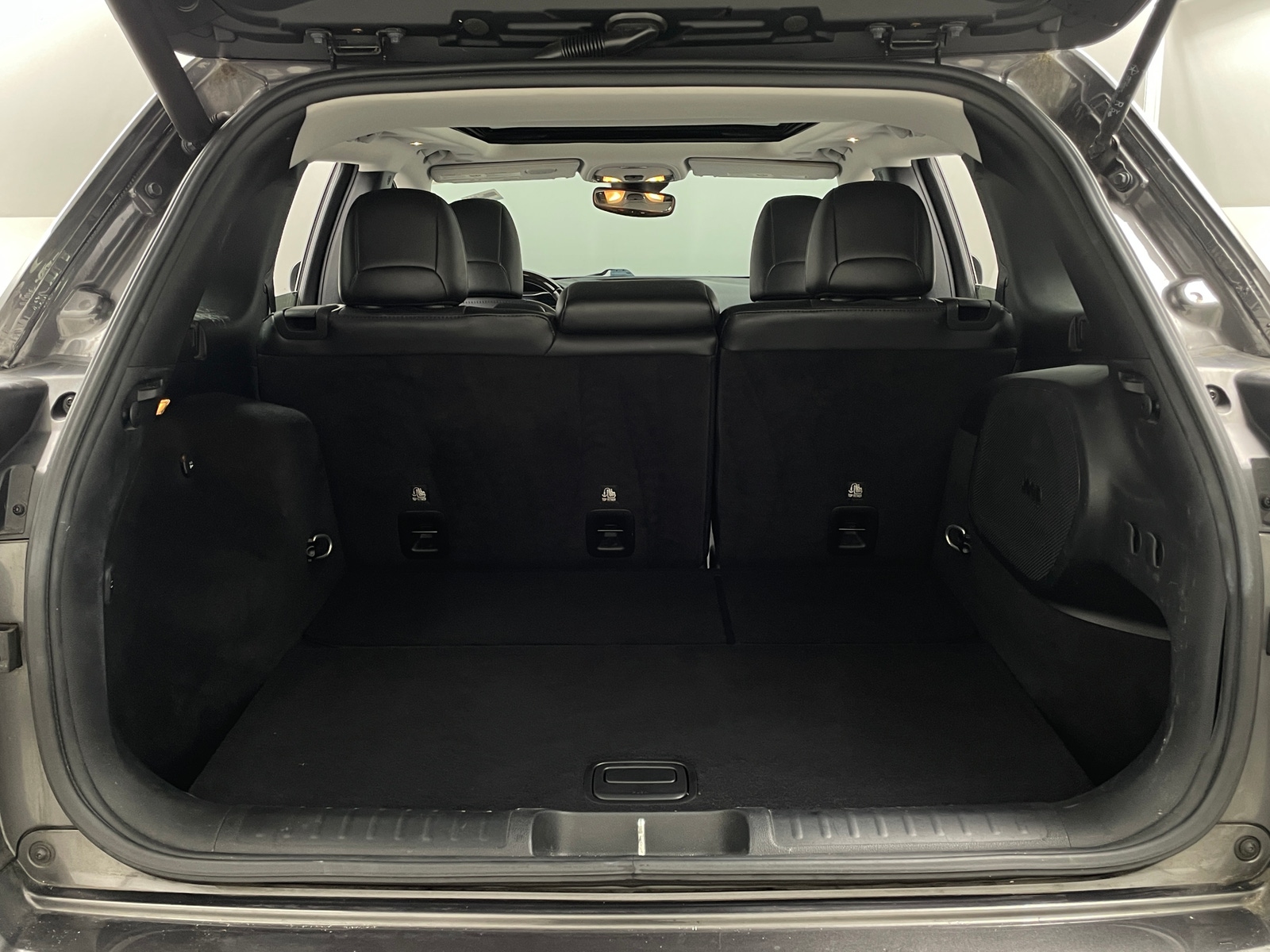 Thumbnail: 2019 Jeep Cherokee - 6