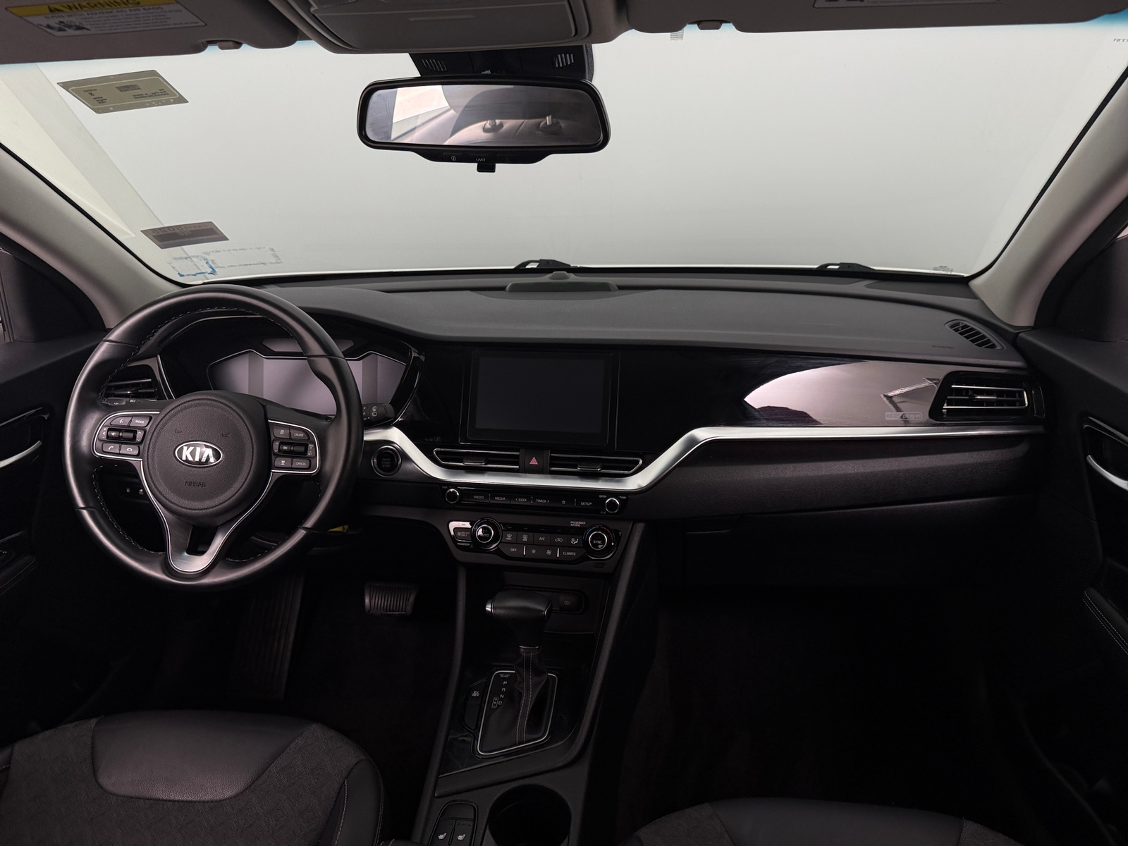 Thumbnail: 2020 Kia Niro - 3