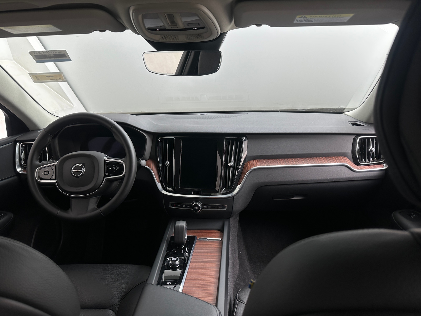 Thumbnail: 2025 Volvo S60 - 2