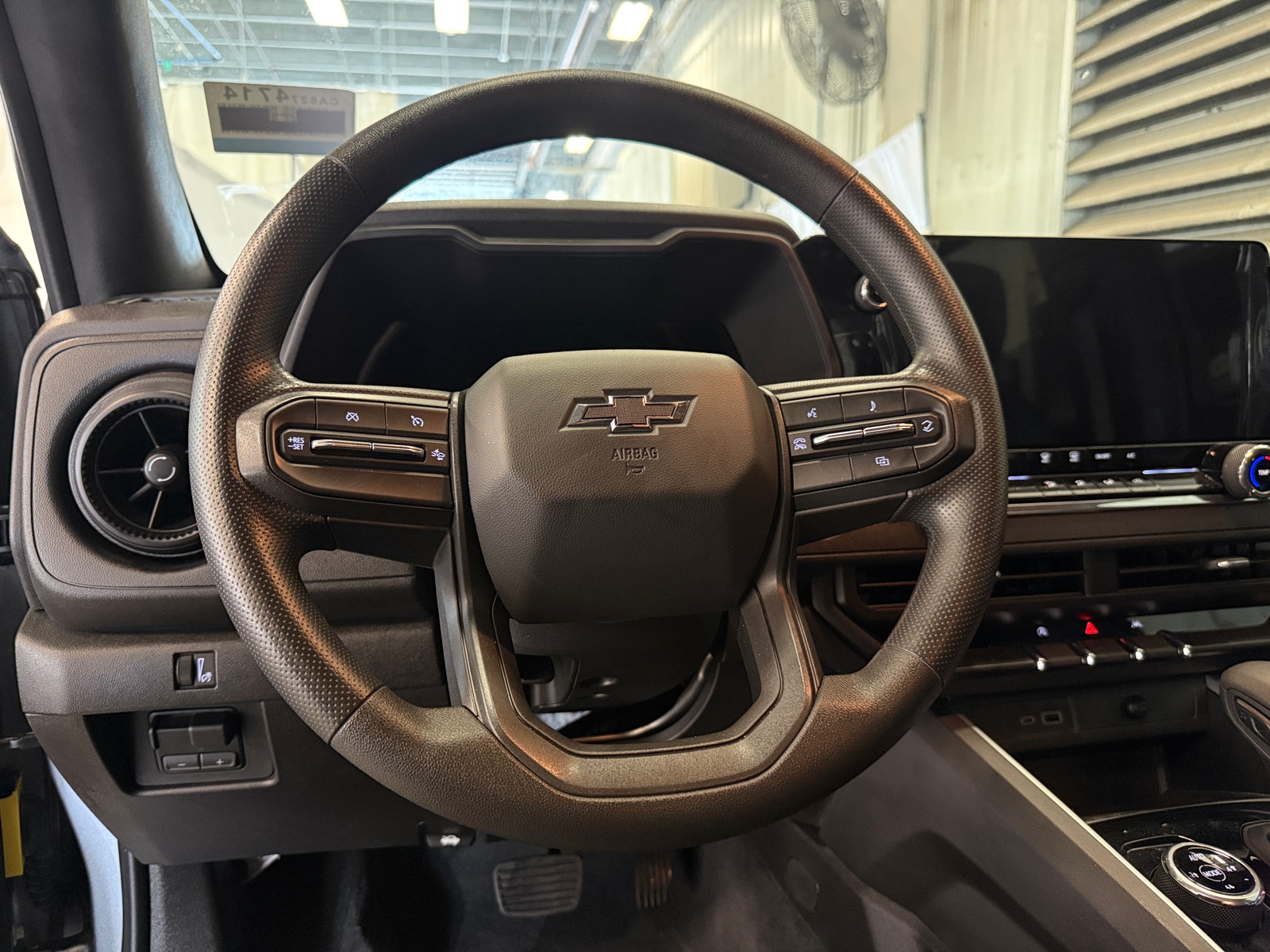 Thumbnail: 2024 Chevrolet Colorado - 5