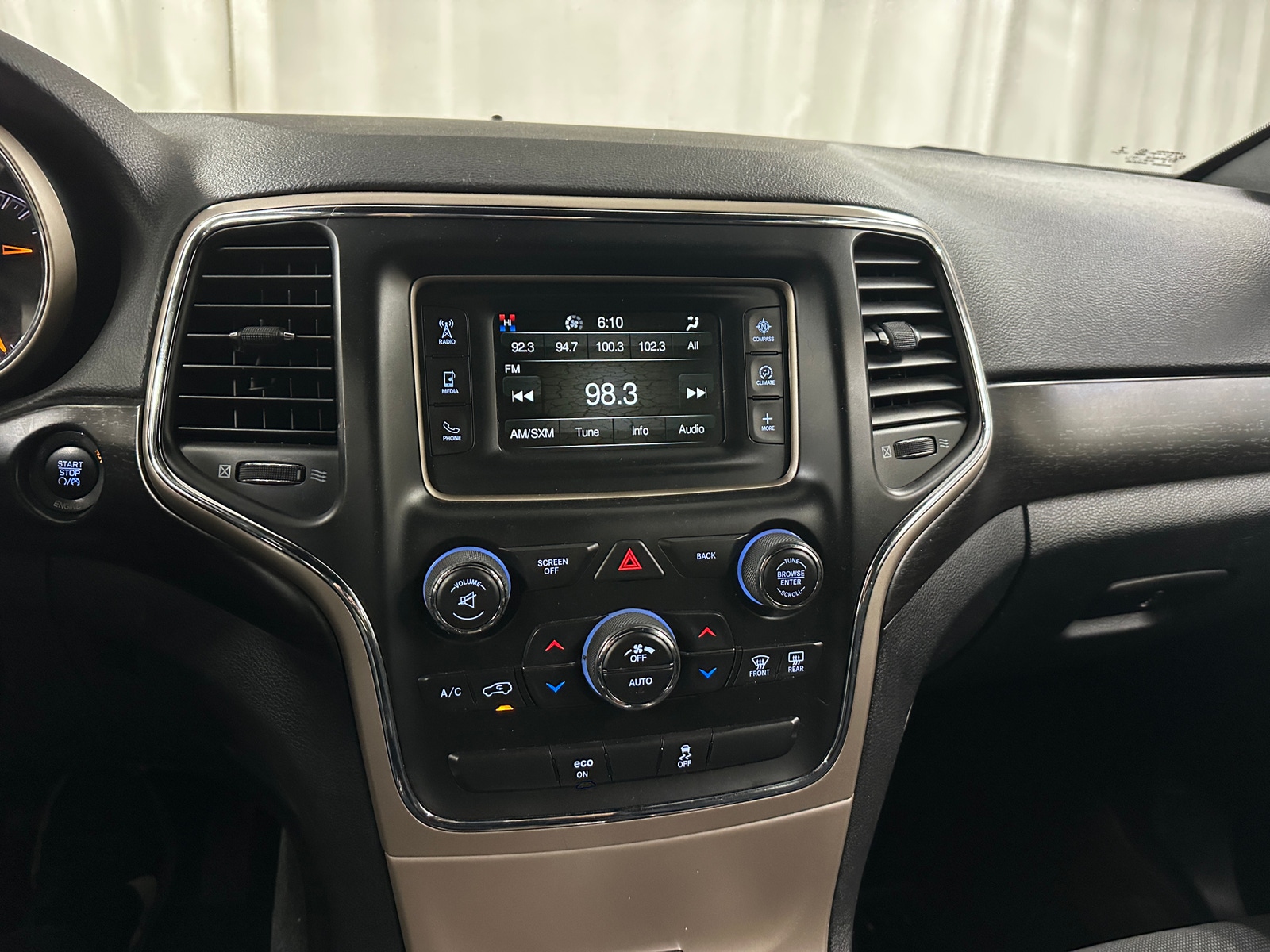 Thumbnail: 2015 Jeep Grand Cherokee - 4