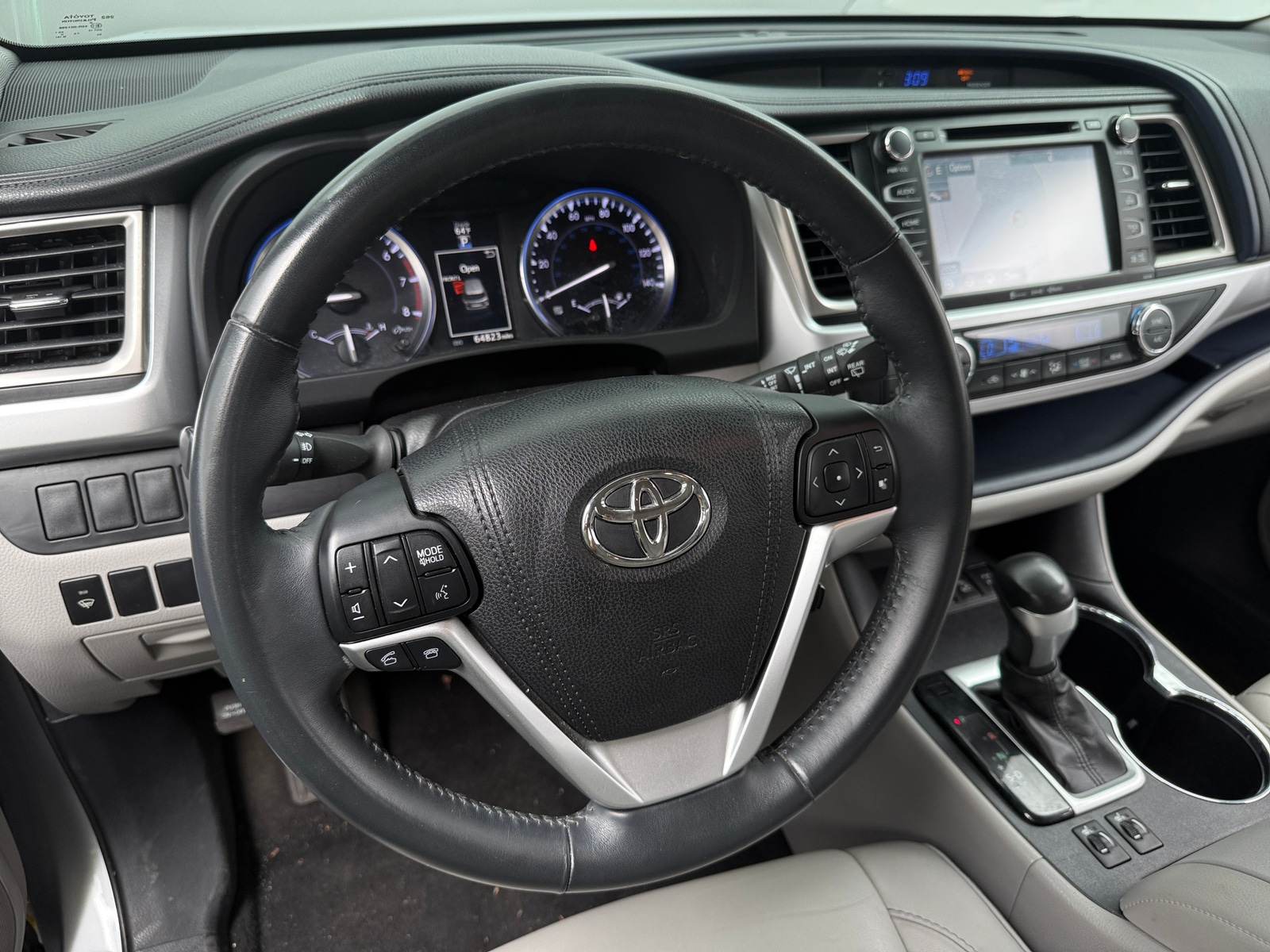 Thumbnail: 2016 Toyota Highlander - 4