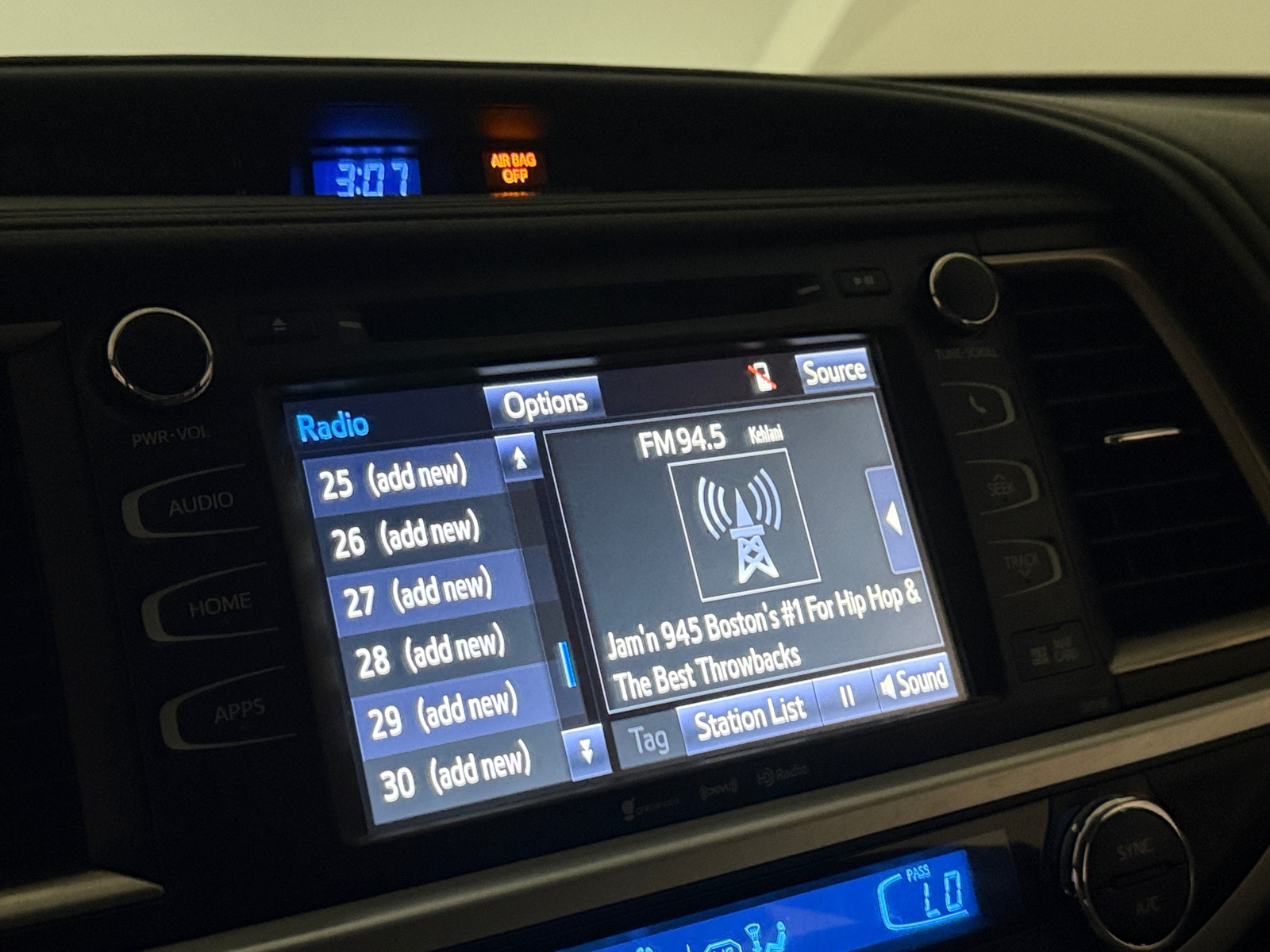 Thumbnail: 2016 Toyota Highlander - 3