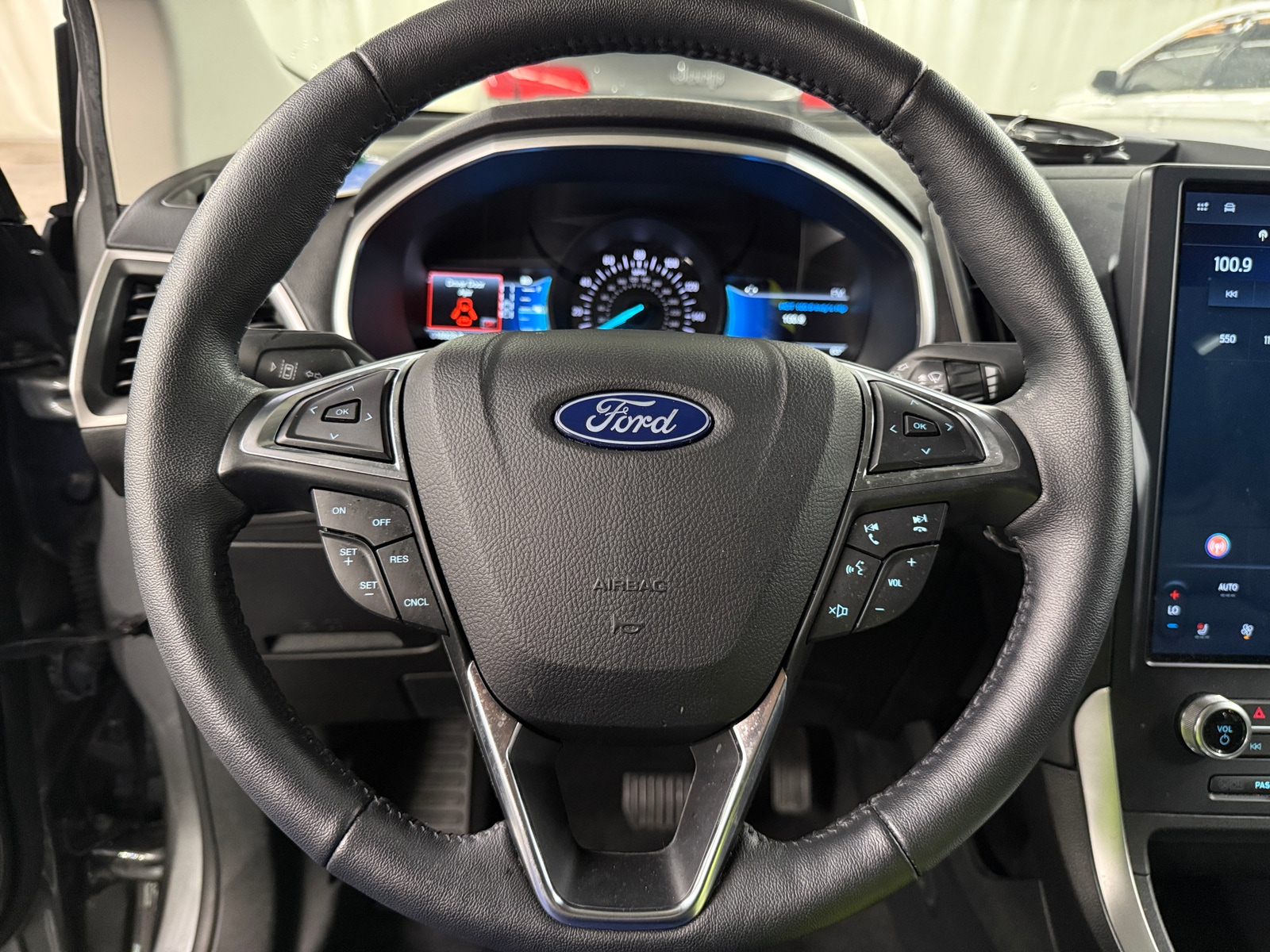 Thumbnail: 2021 Ford Edge - 4