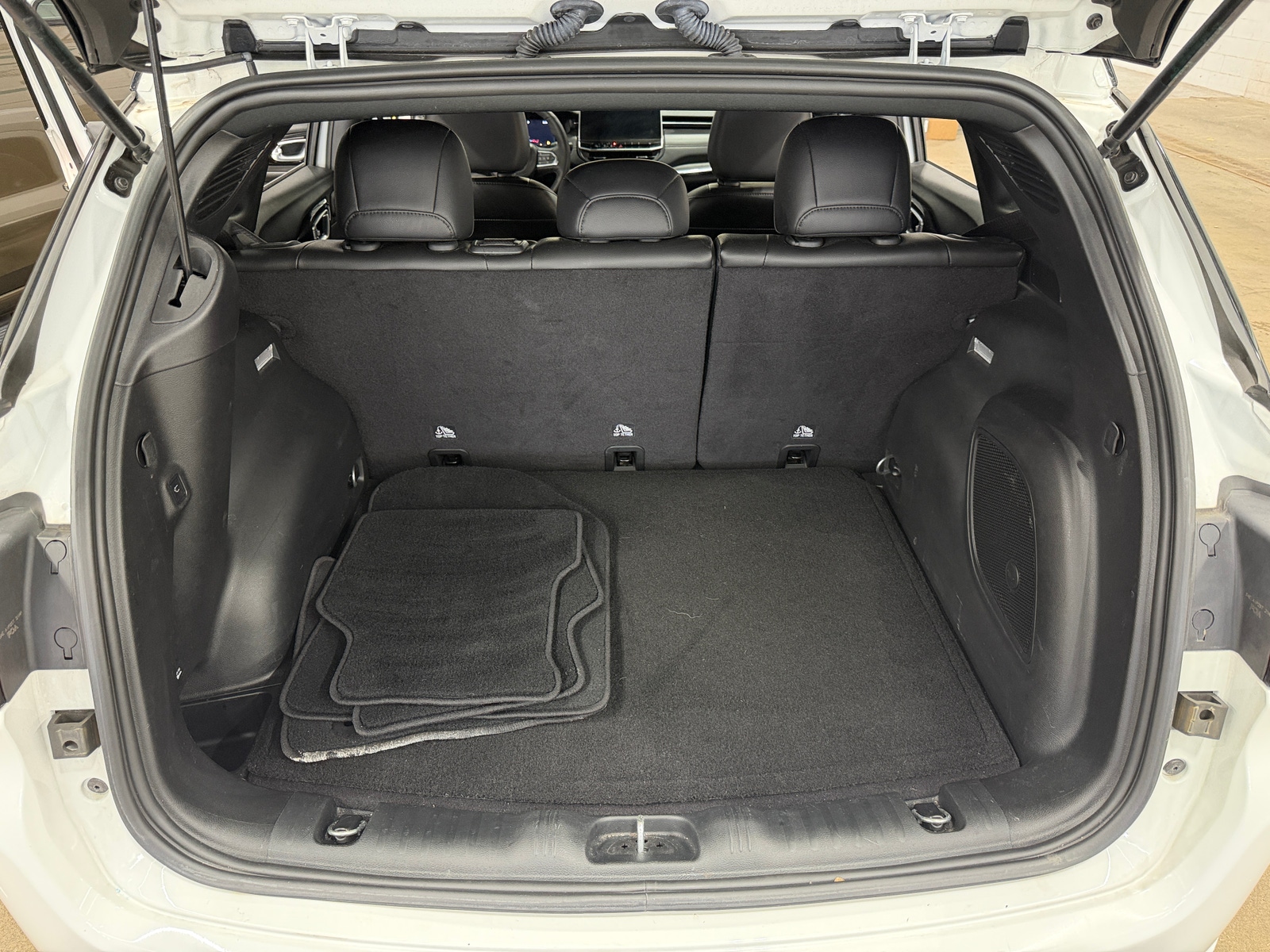 Thumbnail: 2023 Jeep Compass - 6