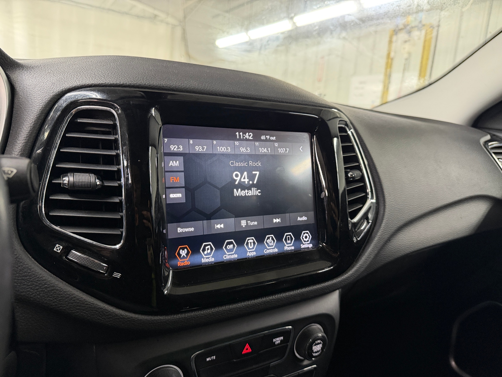Thumbnail: 2019 Jeep Compass - 3