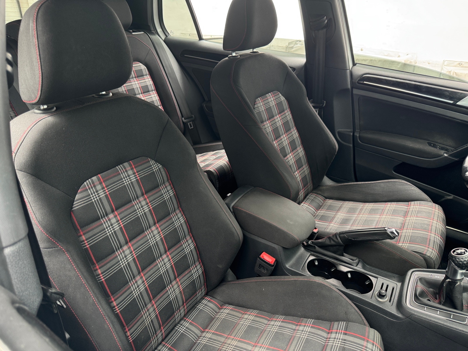 Thumbnail: 2016 Volkswagen Golf - 2