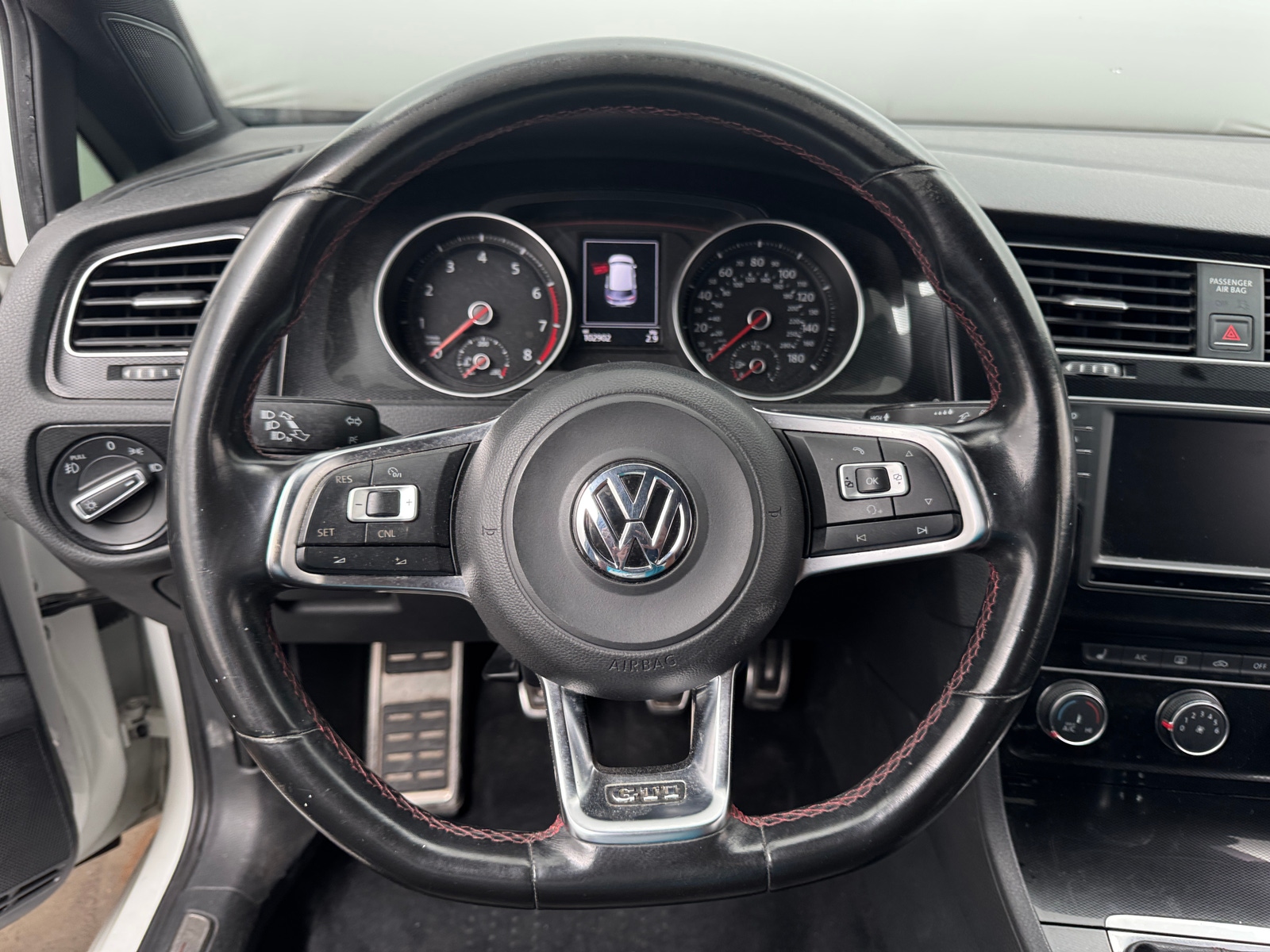 Thumbnail: 2016 Volkswagen Golf - 5