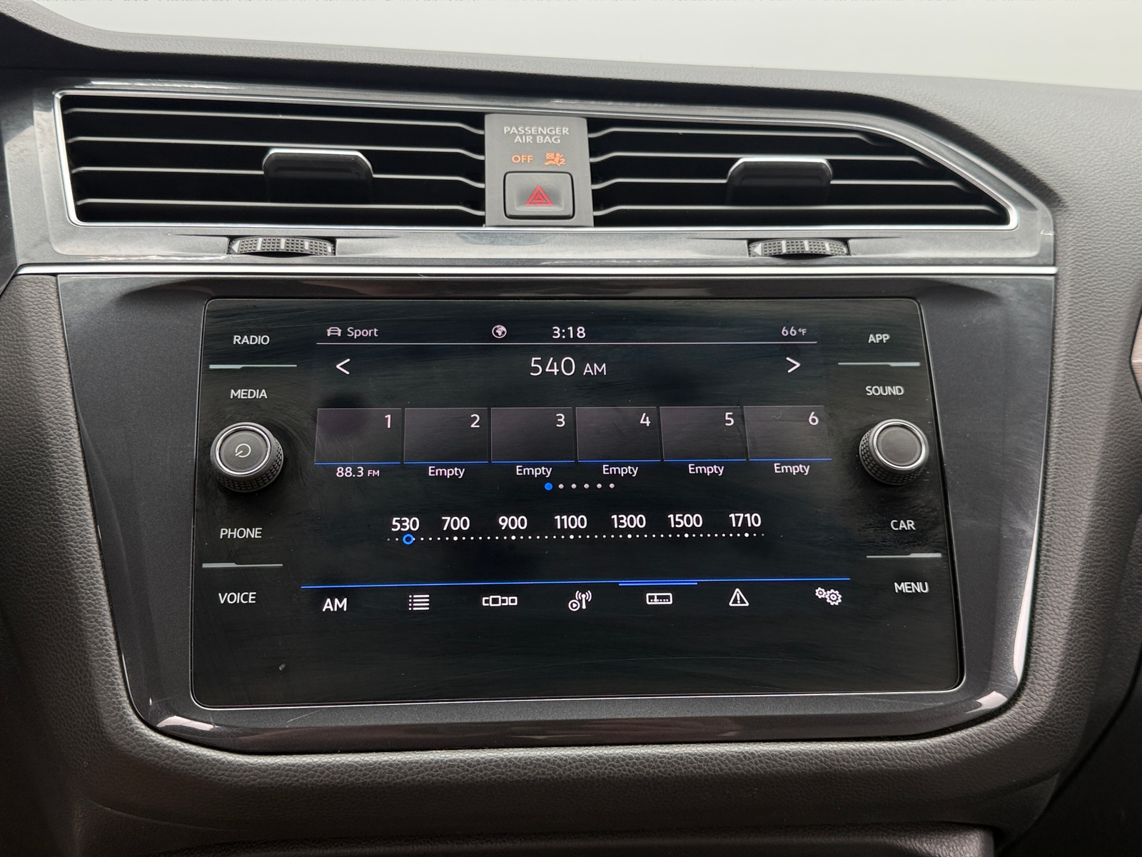 Thumbnail: 2021 Volkswagen Tiguan - 3