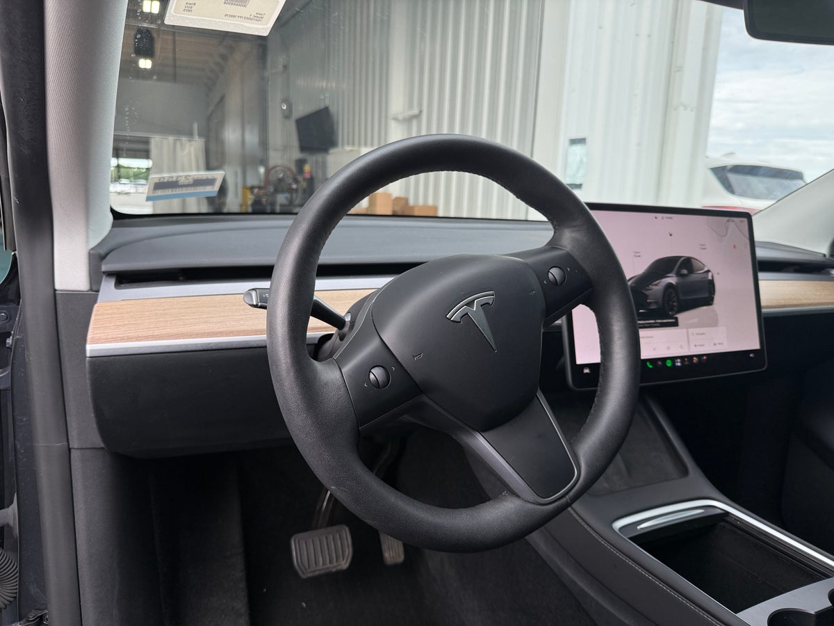 2023 Tesla Model Y Long Range All-Wheel Drive in Midnight Silver Metallic — photo 2