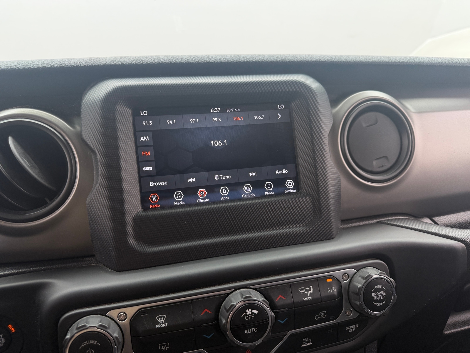 Thumbnail: 2021 Jeep Gladiator - 4