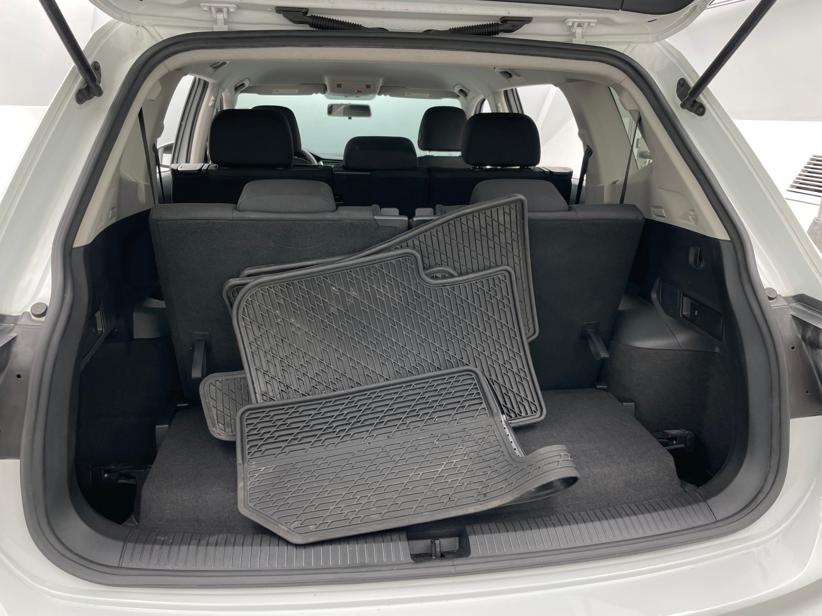 Thumbnail: 2021 Volkswagen Tiguan - 7