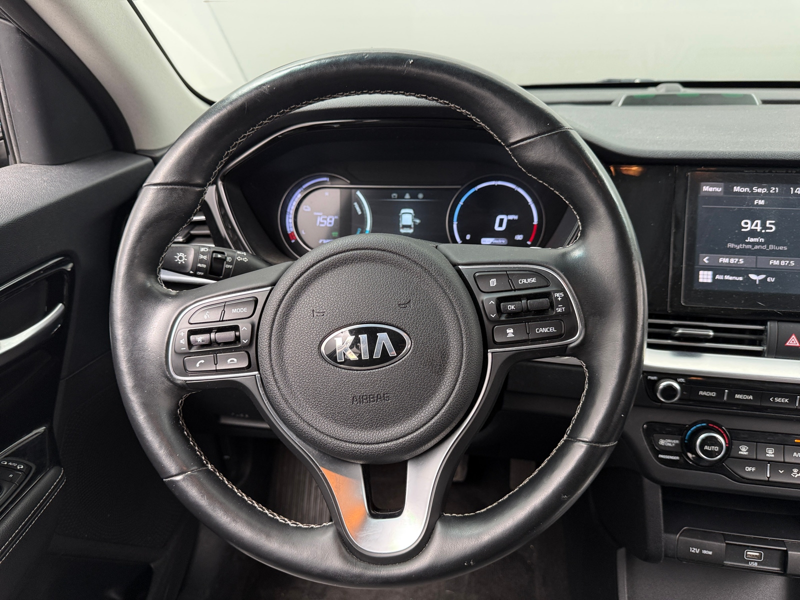 Thumbnail: 2021 Kia Niro - 4