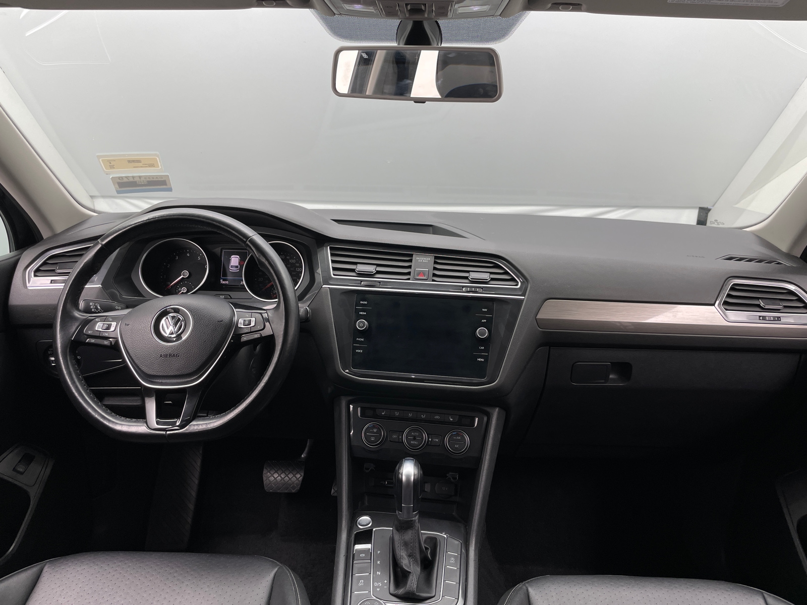 Thumbnail: 2018 Volkswagen Tiguan - 3