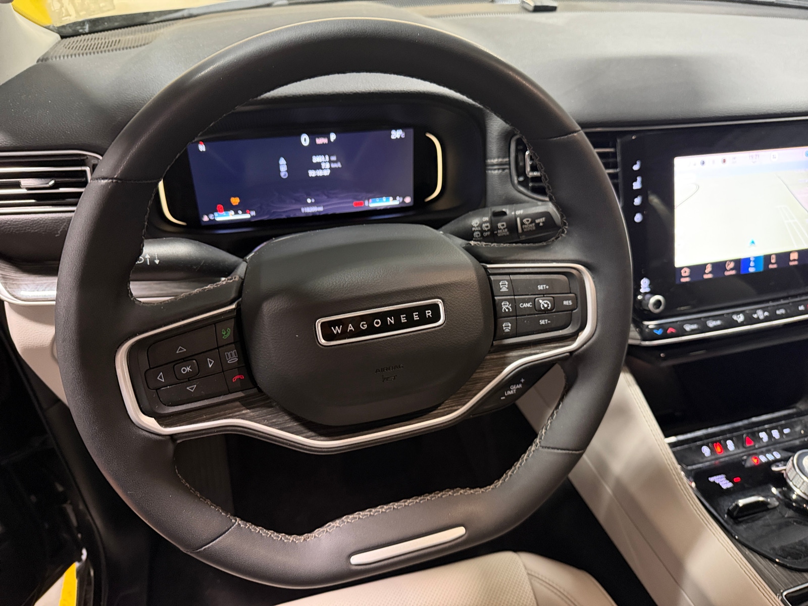 Thumbnail: 2022 Jeep Wagoneer - 4