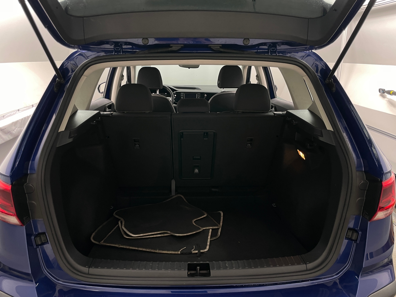 Thumbnail: 2023 Volkswagen Taos - 7