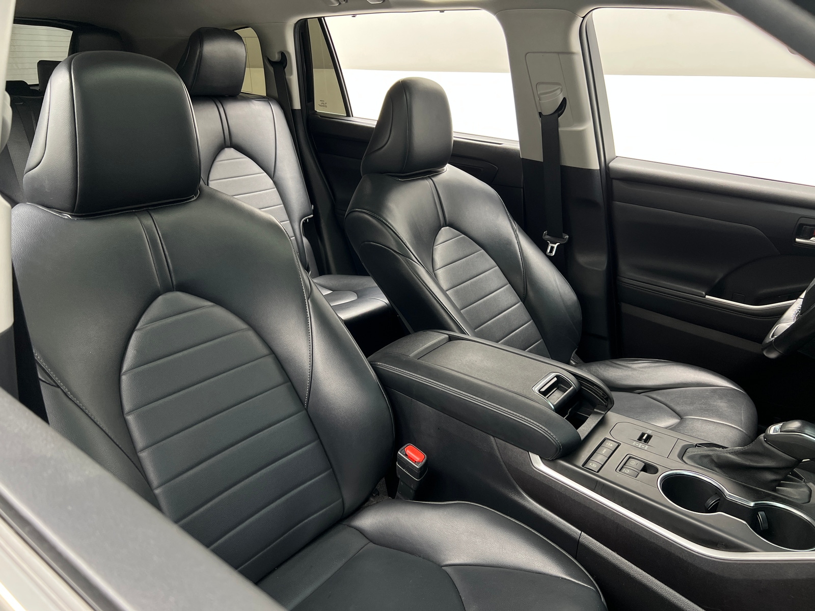 Thumbnail: 2022 Toyota Highlander - 2