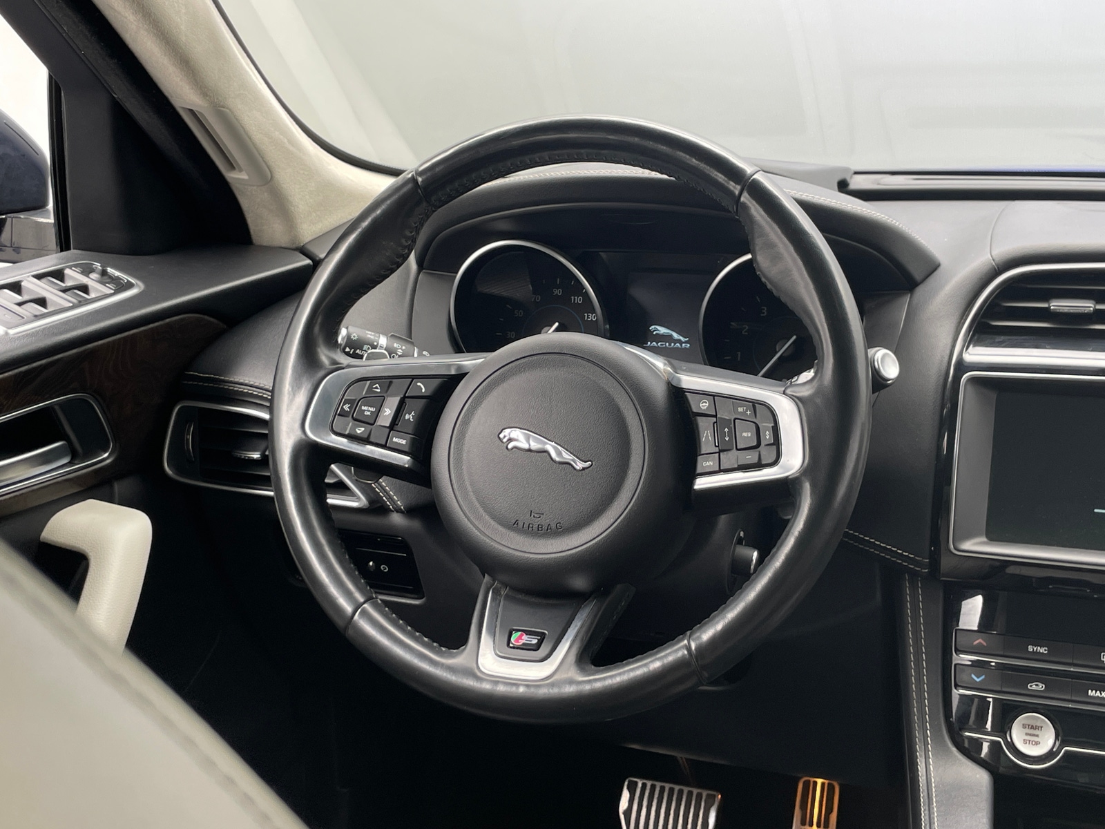 Thumbnail: 2020 Jaguar F-Pace - 4