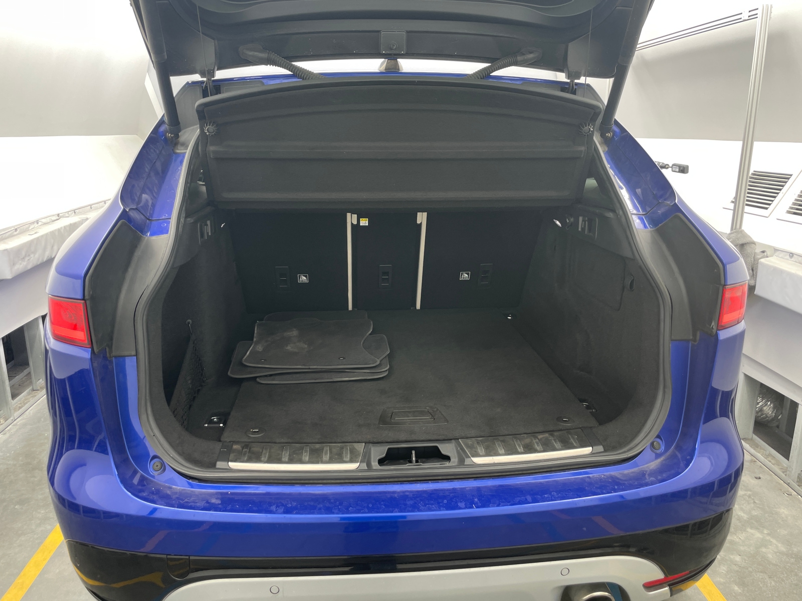 Thumbnail: 2020 Jaguar F-Pace - 6