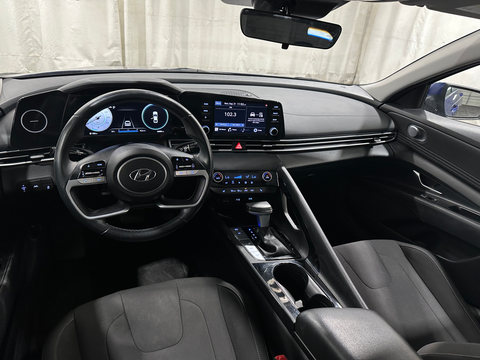 Thumbnail: 2022 Hyundai Elantra - 3