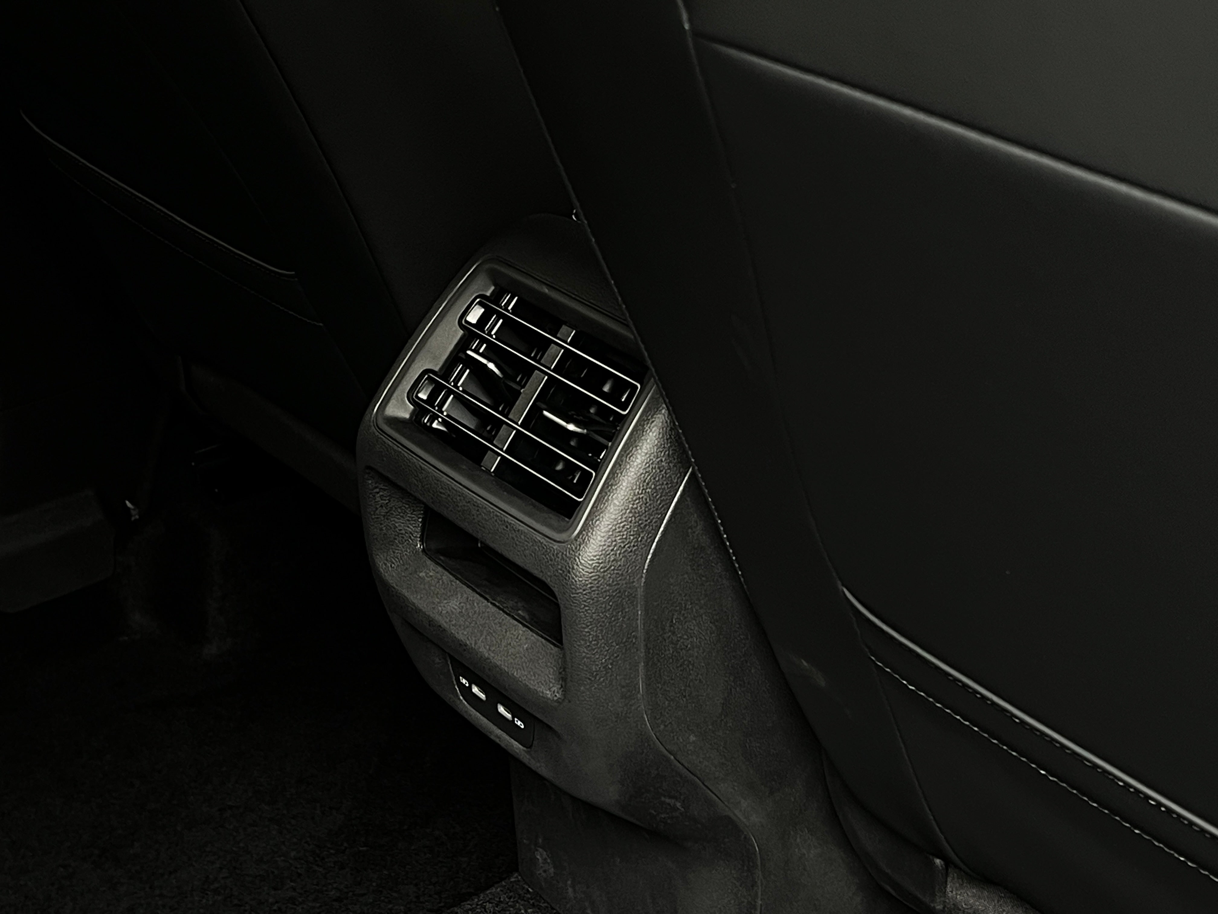 2026 Volkswagen Tiguan SE R-LINE BLACK - Photo 4