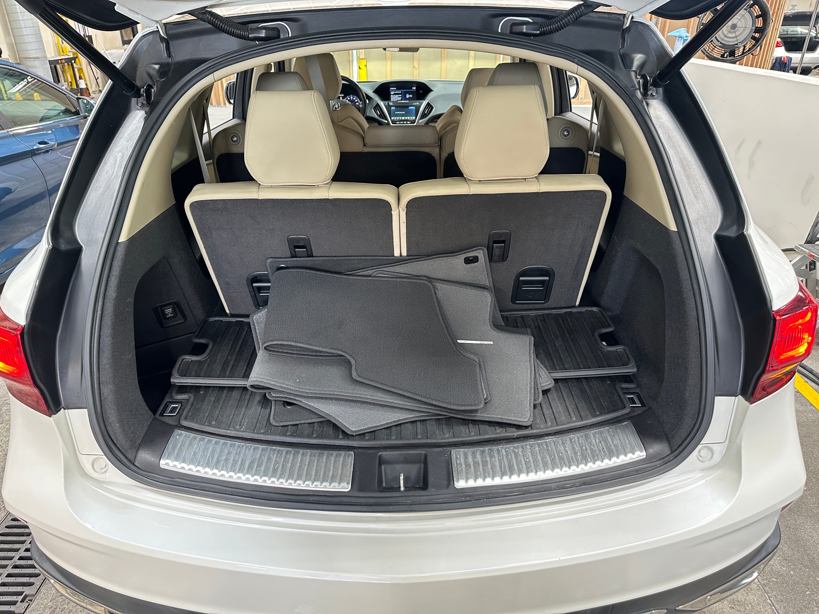 Thumbnail: 2018 Acura MDX - 6