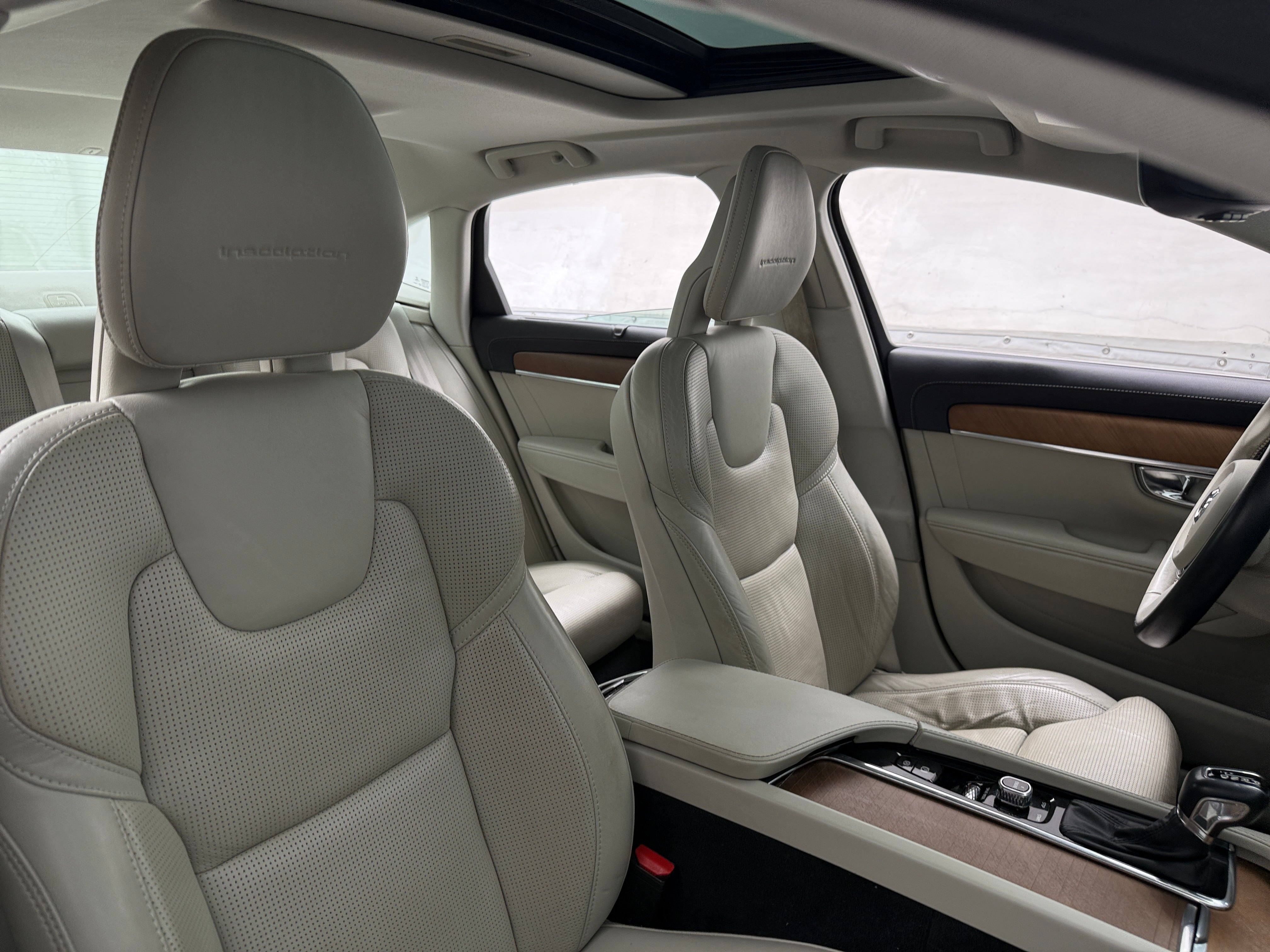 2017 Volvo S90