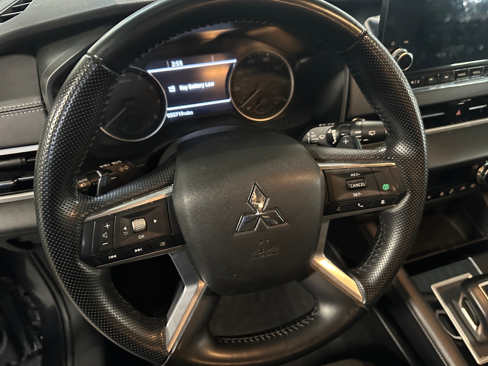 Thumbnail: 2024 Mitsubishi Outlander - 4