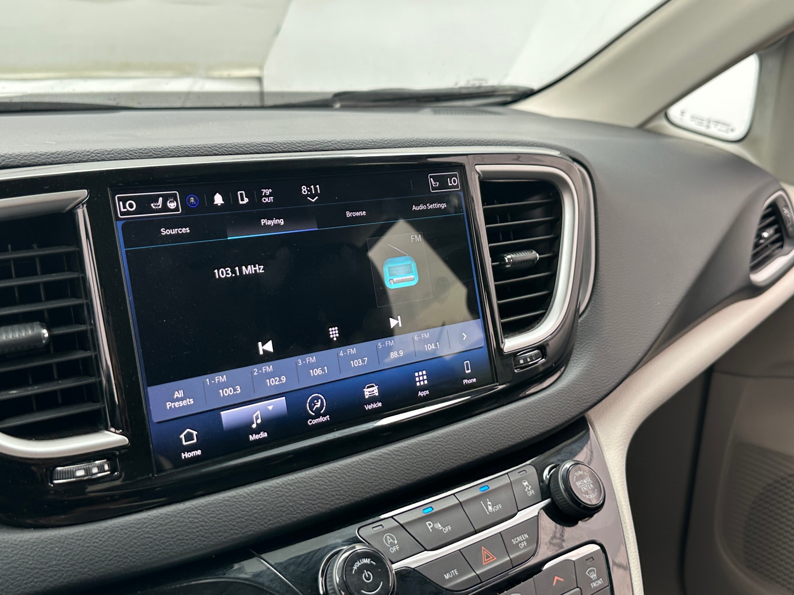 Thumbnail: 2023 Chrysler Pacifica - 3
