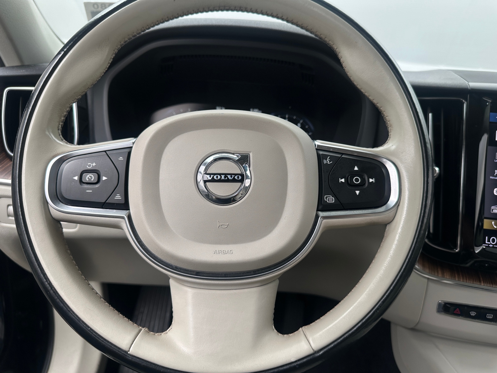 Thumbnail: 2021 Volvo XC60 - 4