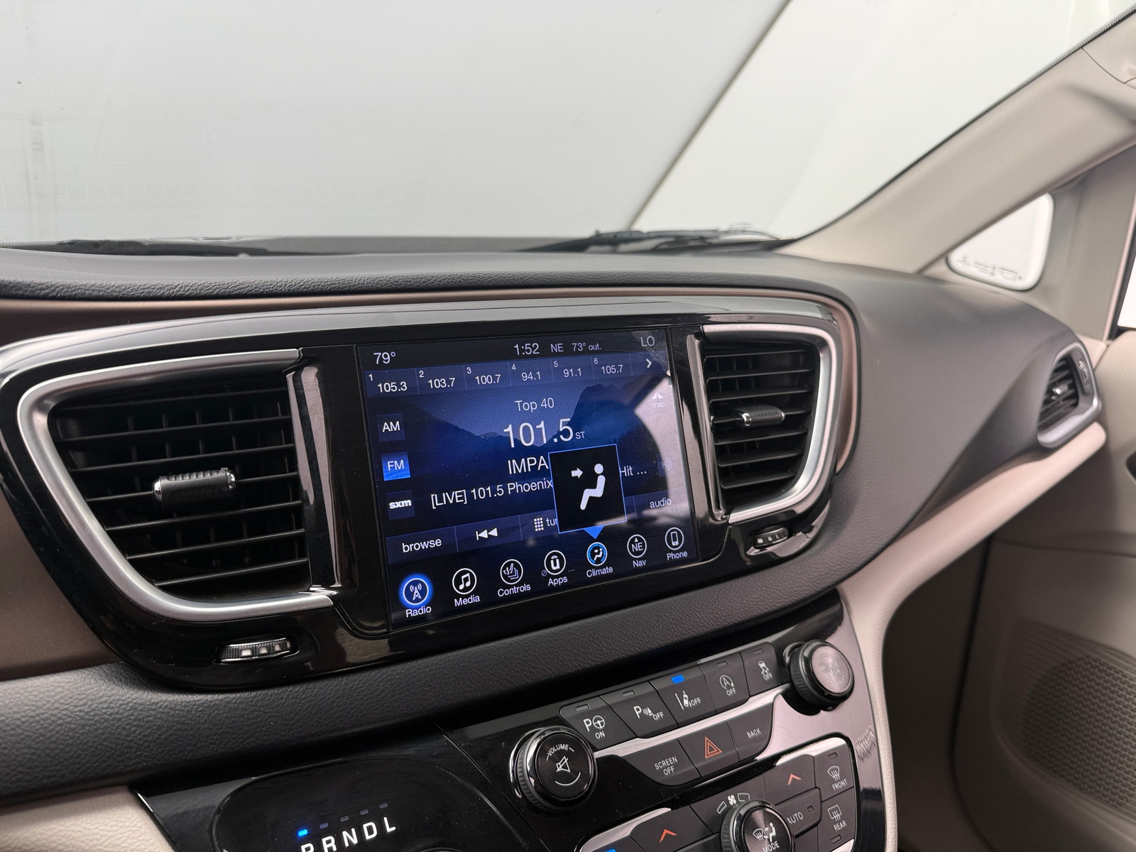 Thumbnail: 2017 Chrysler Pacifica - 3