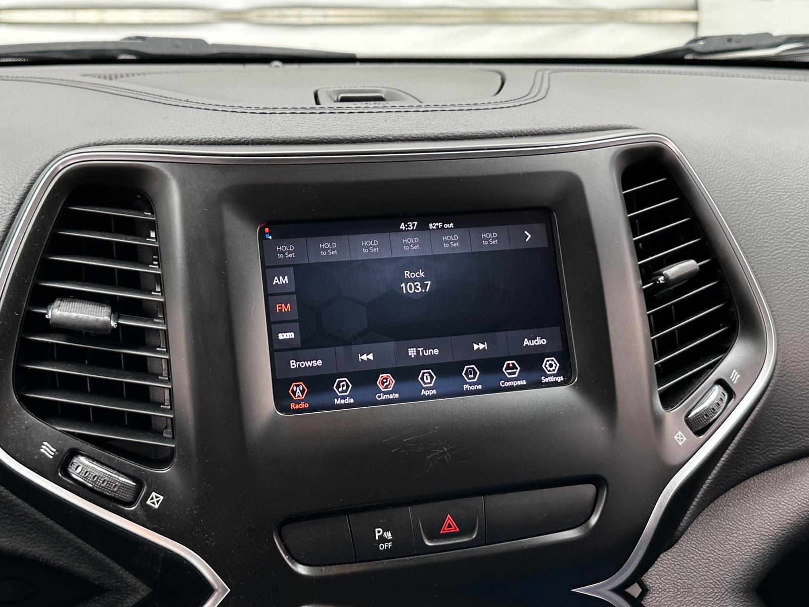 Thumbnail: 2020 Jeep Cherokee - 4