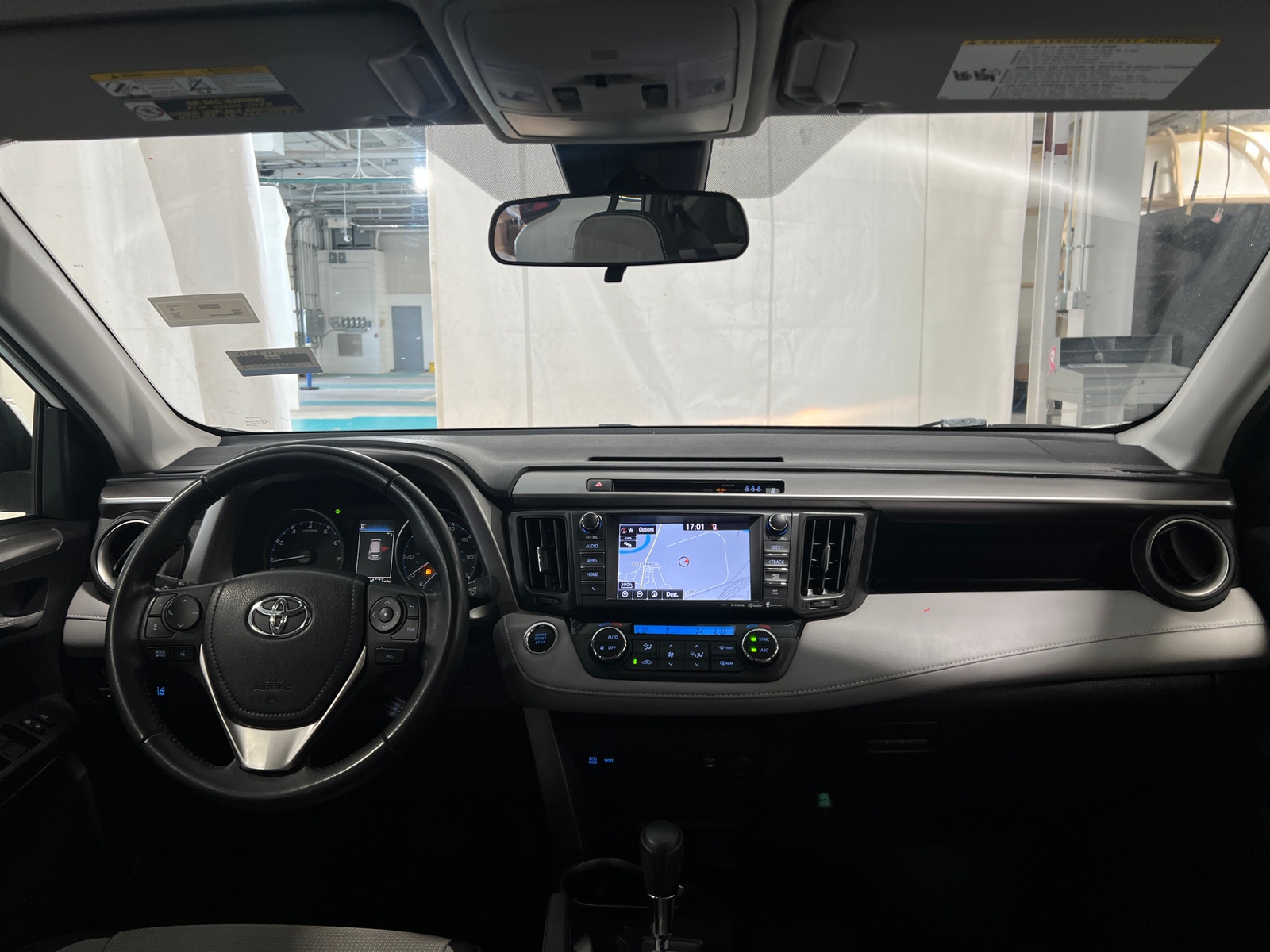 Thumbnail: 2018 Toyota RAV4 - 3