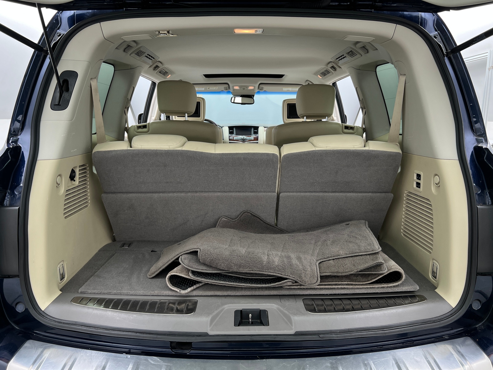 Thumbnail: 2017 INFINITI QX80 - 6