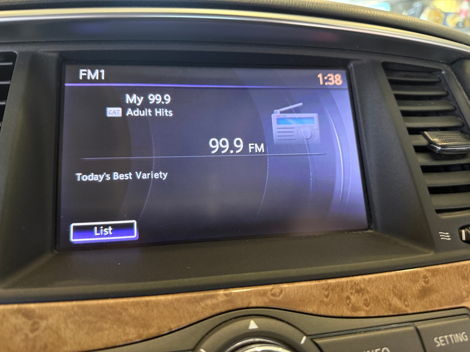 Thumbnail: 2012 INFINITI QX56 - 3