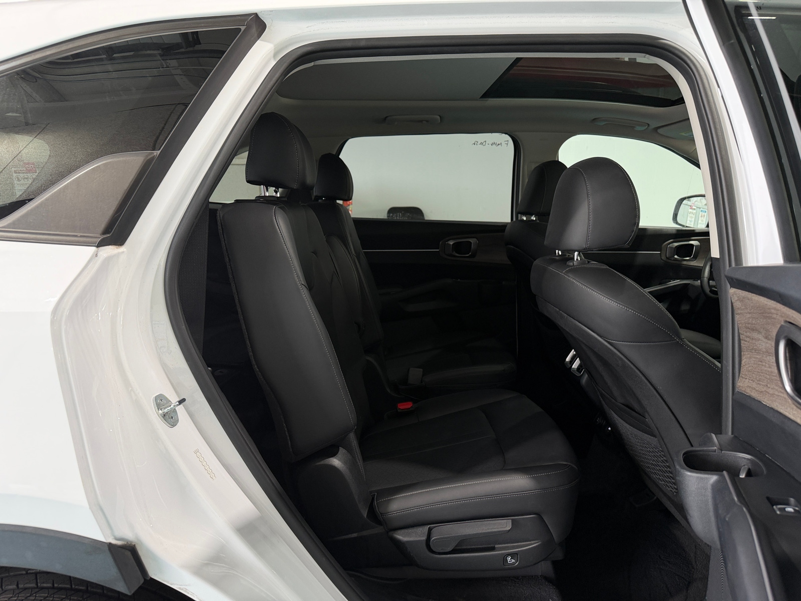 Thumbnail: 2023 Kia Sorento - 5