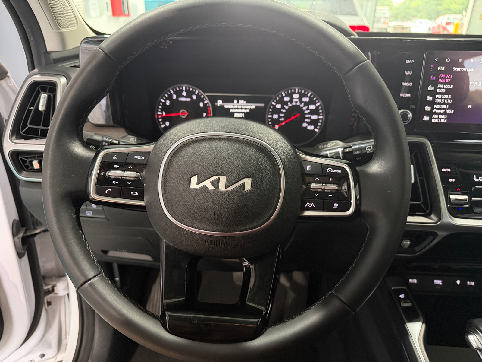 Thumbnail: 2023 Kia Sorento - 4