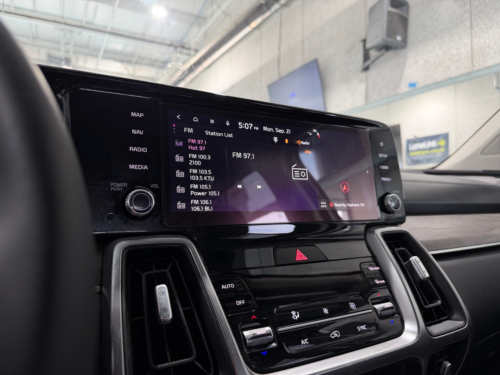 Thumbnail: 2023 Kia Sorento - 3