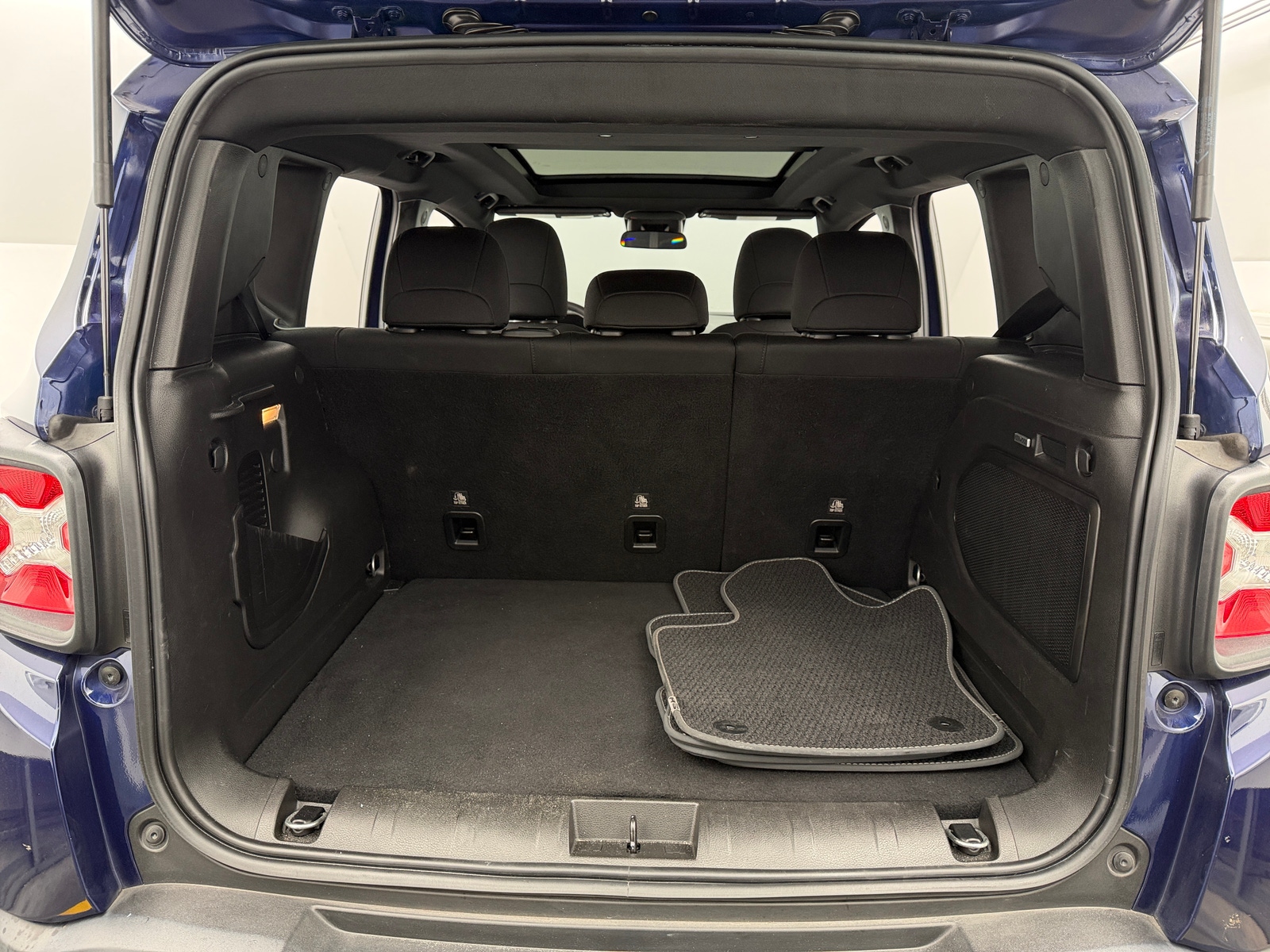 Thumbnail: 2021 Jeep Renegade - 7
