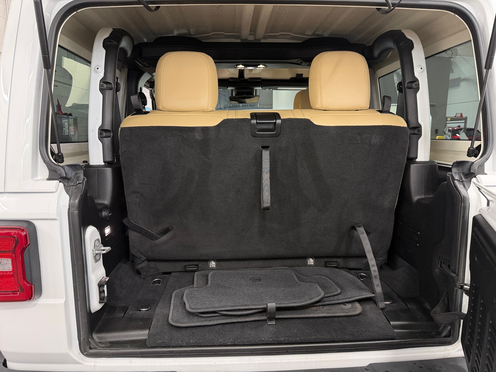 Thumbnail: 2019 Jeep Wrangler - 6