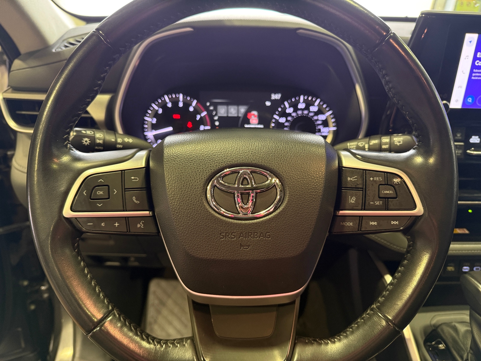 Thumbnail: 2023 Toyota Highlander - 4