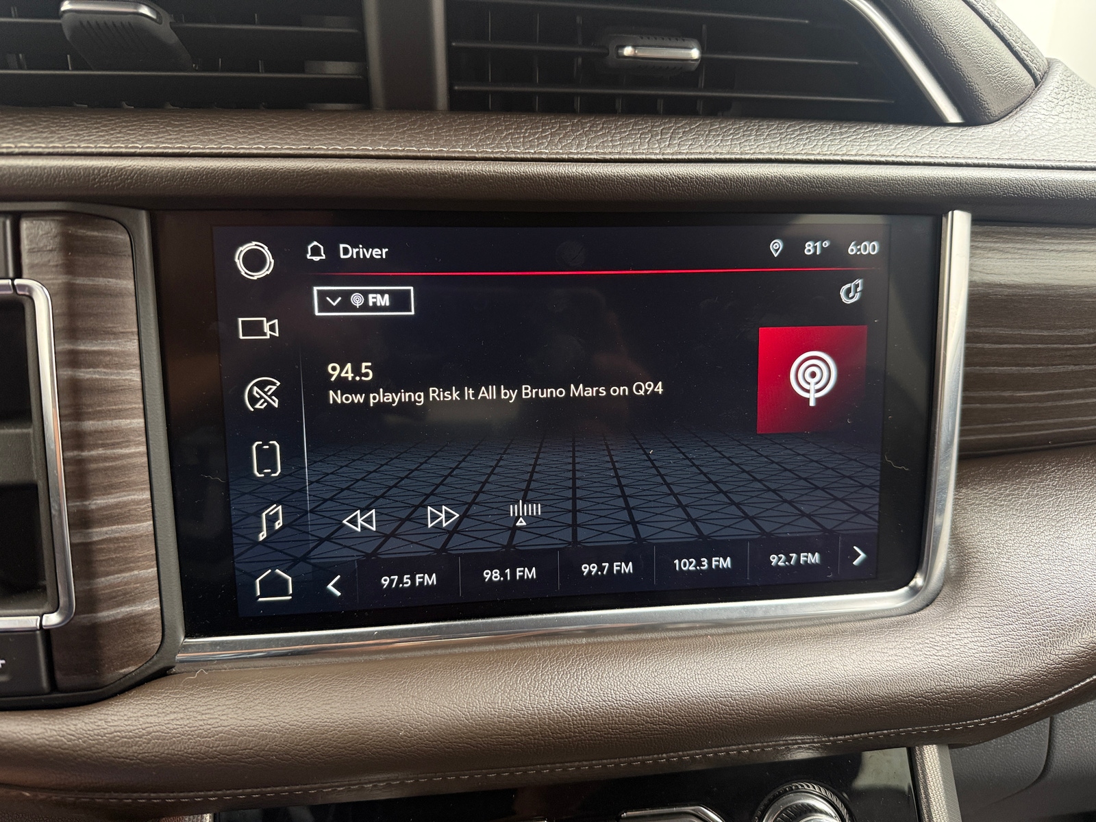 Thumbnail: 2022 GMC Yukon XL - 3