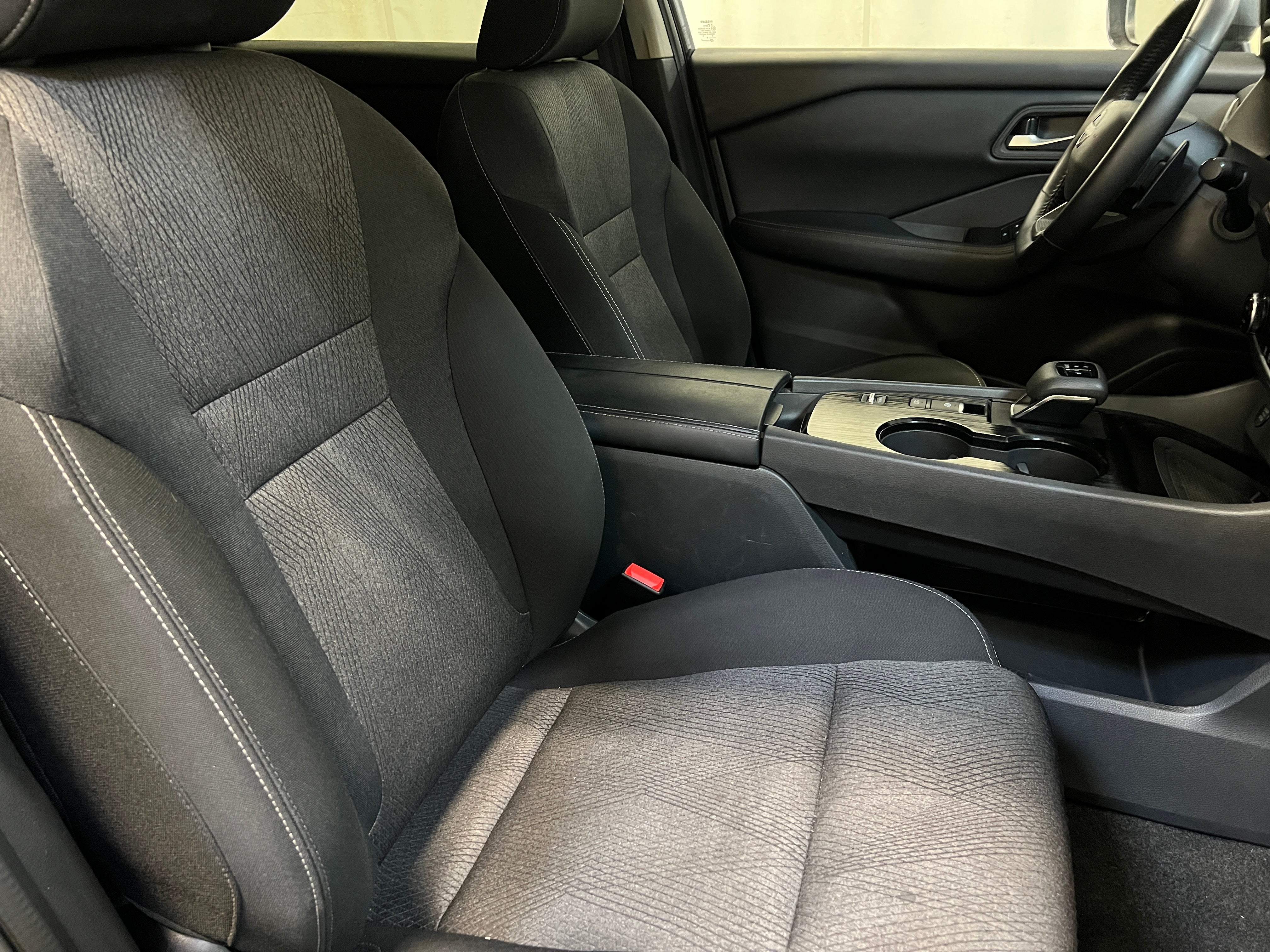 2025 Nissan Rogue SV - Photo 6