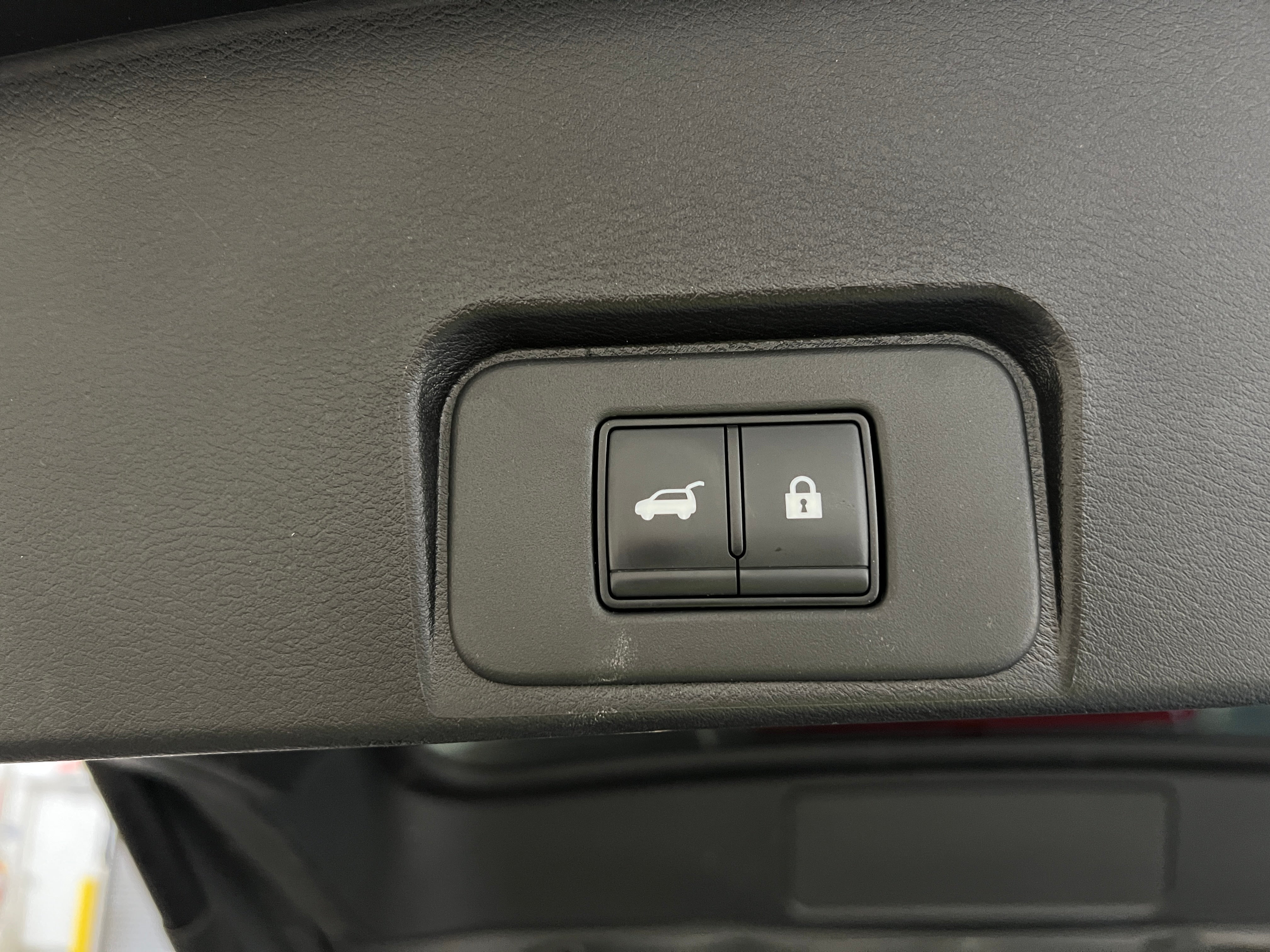 2025 Nissan Rogue SV - Photo 2